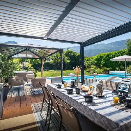 Eau Bleue - Ovo Network Villa *